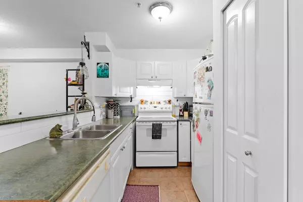 Maple Ridge, BC V2X 1E2,20561 113 AVE #108