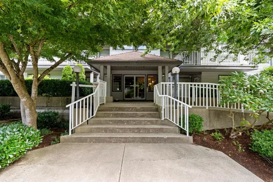 20561 113 AVE #108, Maple Ridge, BC V2X 1E2