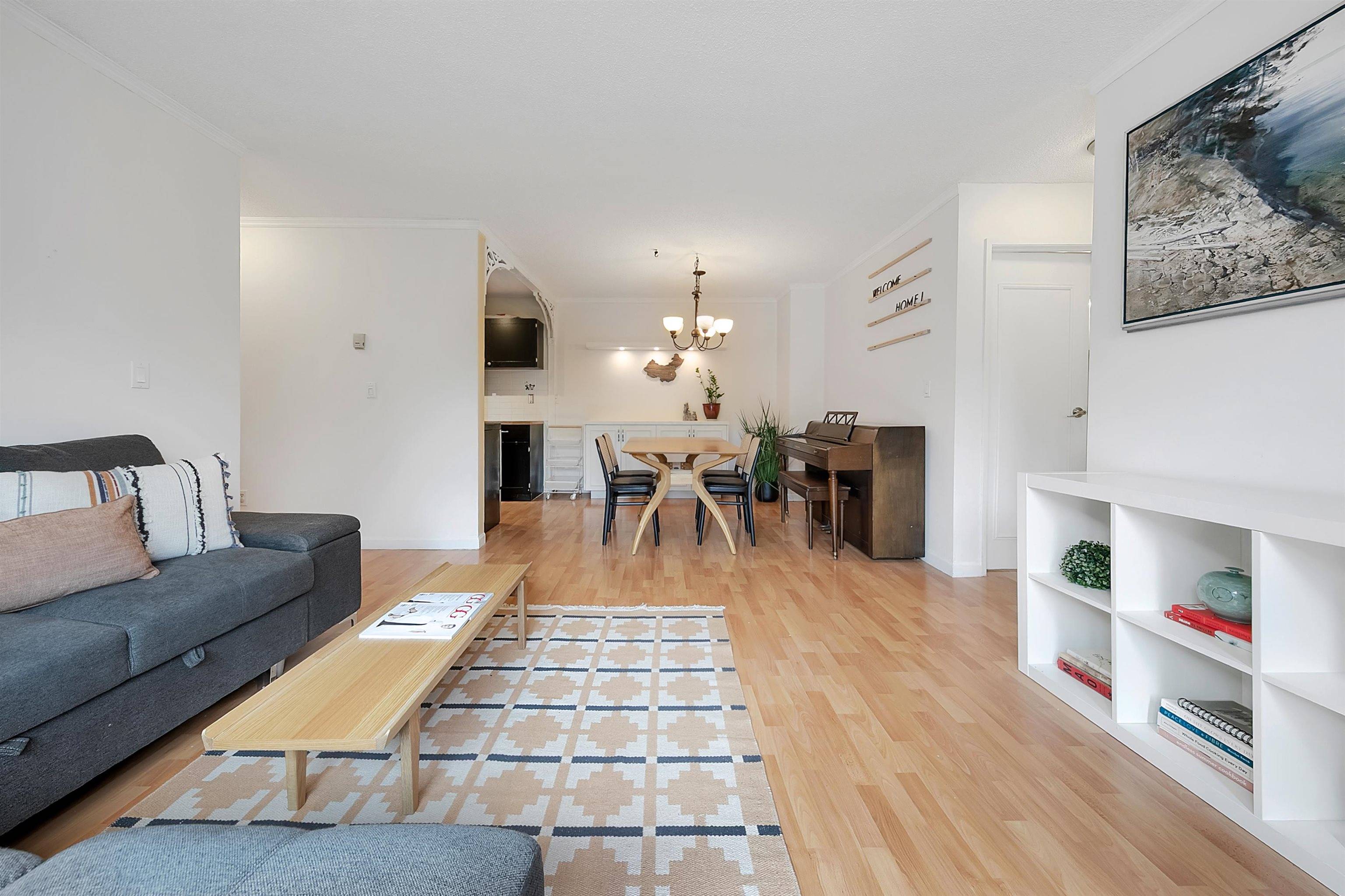 North Vancouver, BC V7P 1R2,809 W 16th ST #301
