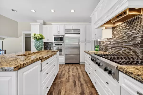 Burnaby, BC V5A 2W1,2453 Phillips PL