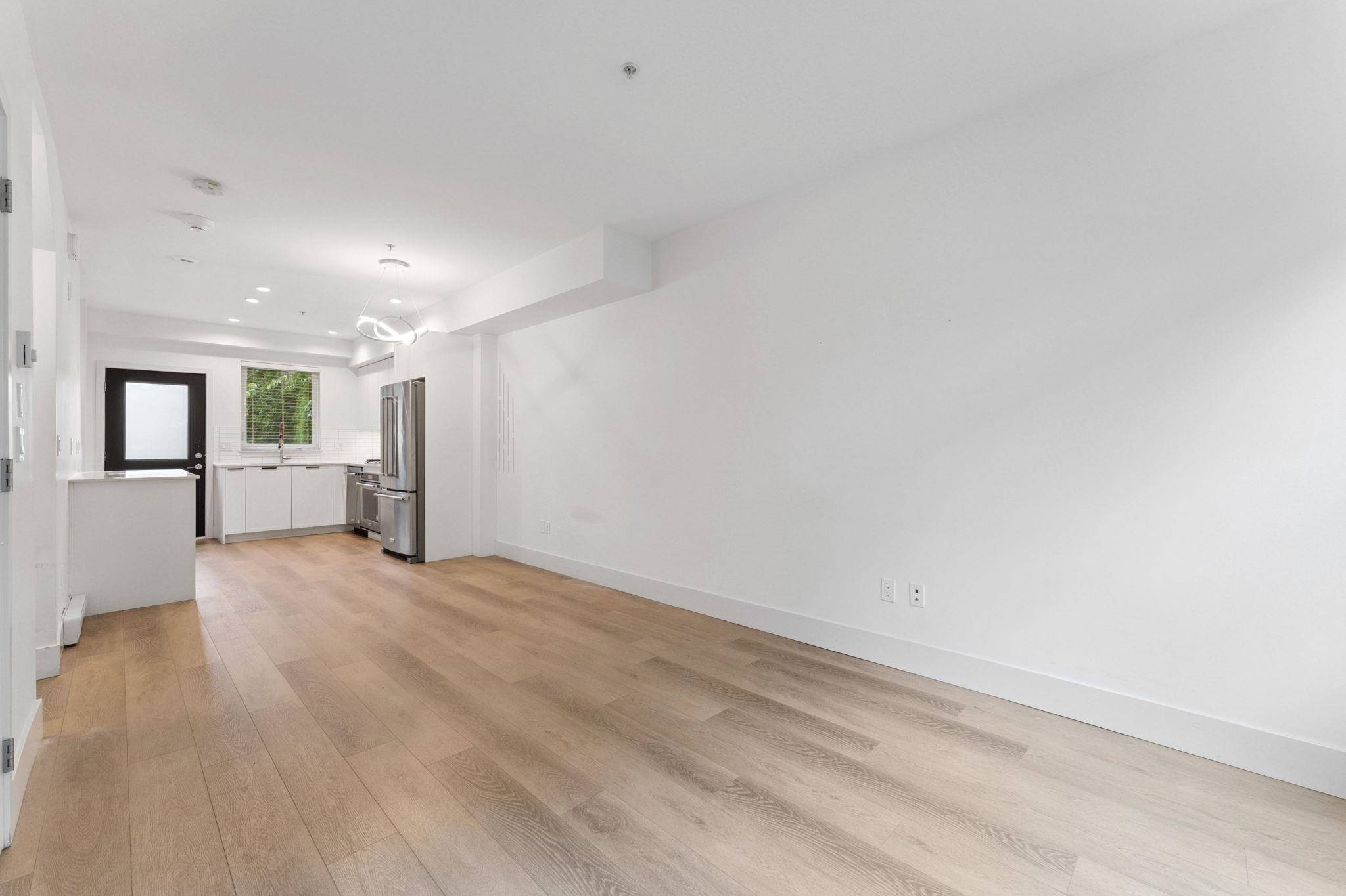 Burnaby, BC V5E 1H5,6933 Arcola ST #302