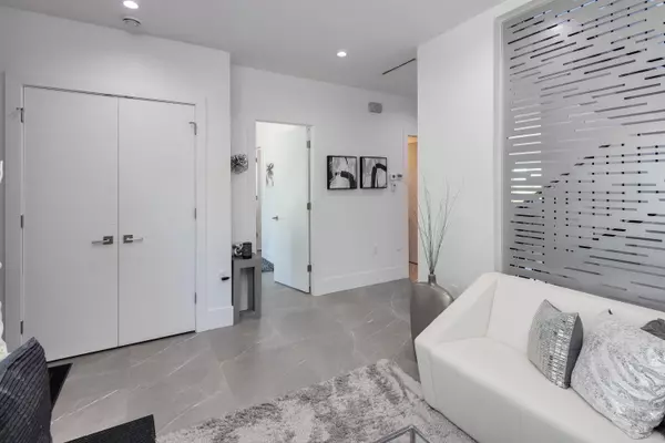 Vancouver, BC V5X 1H9,250 E 53rd AVE
