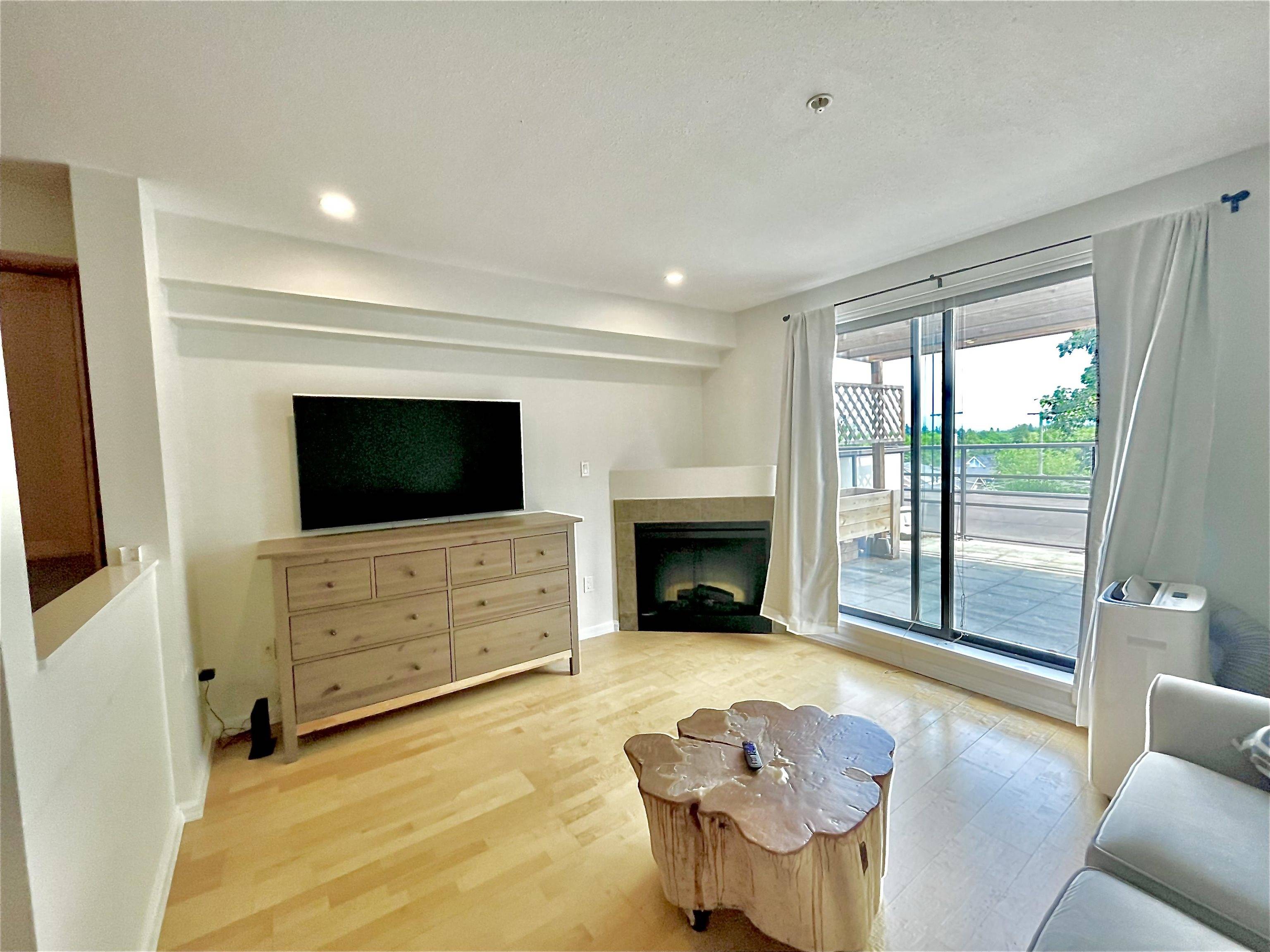 Vancouver, BC V5V 2A2,997 W 22 AVE #305