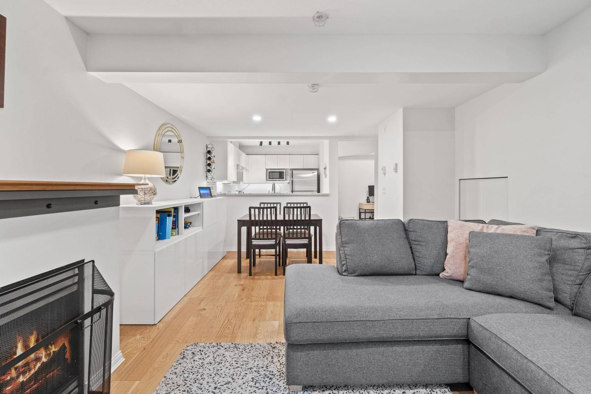Vancouver, BC V6K 2E6,2375 W Broadway #12