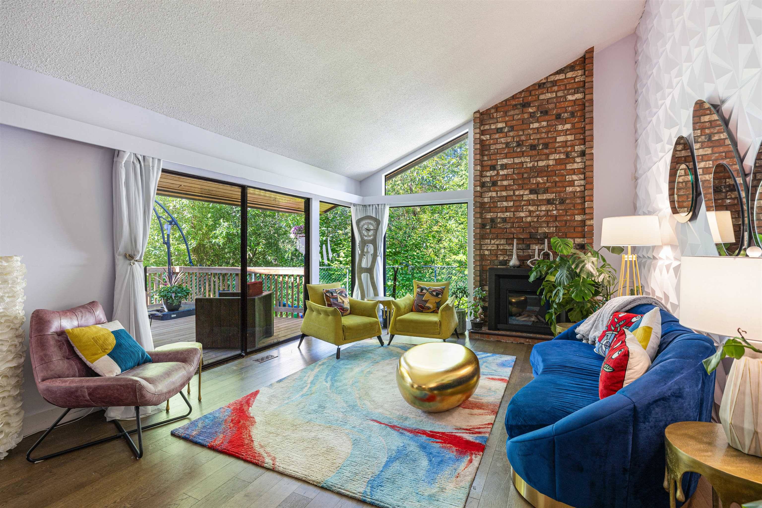 North Vancouver, BC V7R 4H4,2873 Capilano RD