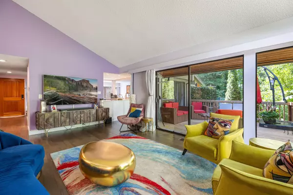 North Vancouver, BC V7R 4H4,2873 Capilano RD