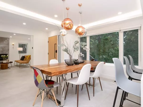 North Vancouver, BC V7R 4J6,4283 Capilano RD