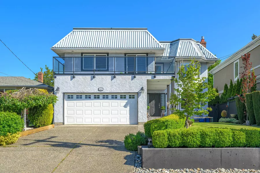 15627 Buena Vista AVE, White Rock, BC V4B 1Z3