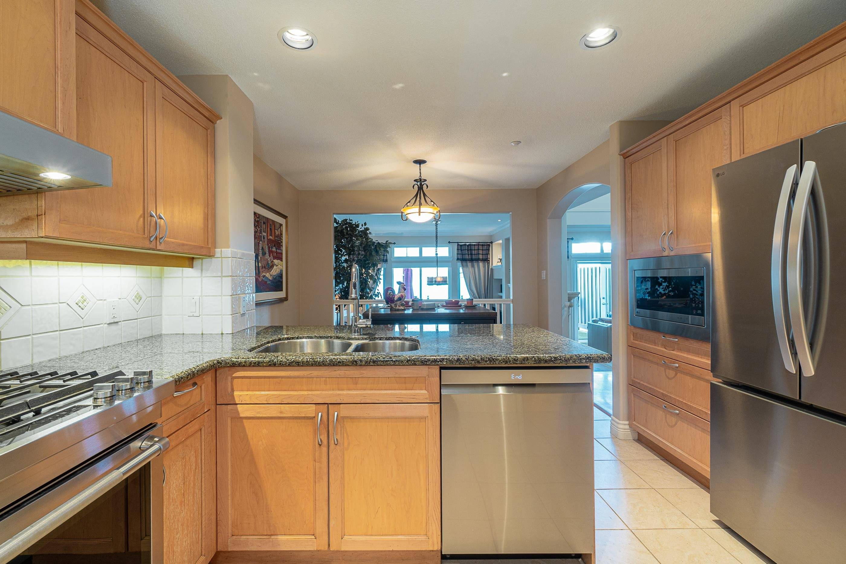 10 Beach DR Furry Creek, BC V0N 3Z1