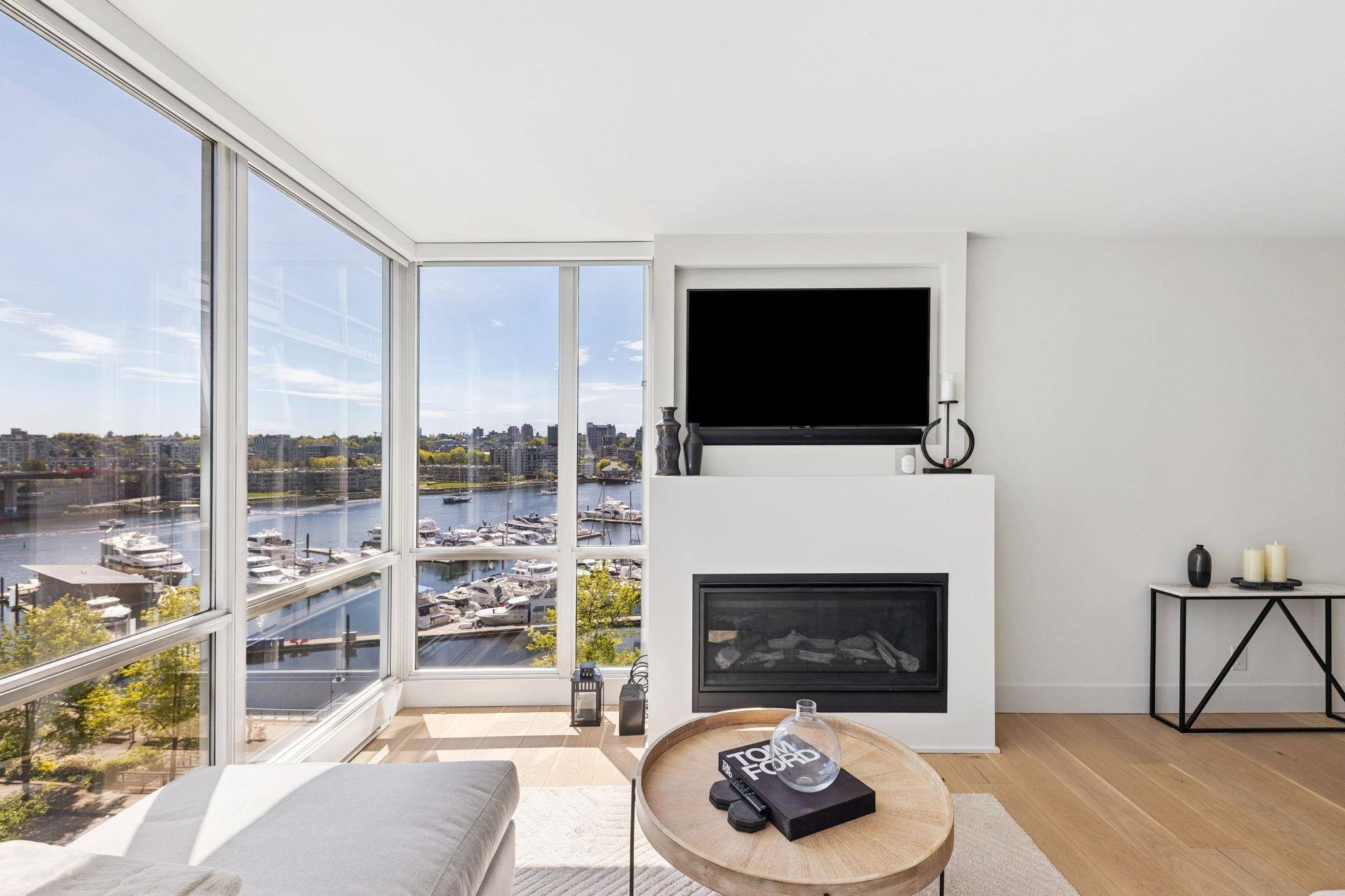 1077 Marinaside CRES #801, Vancouver, BC V6Z 2Z5