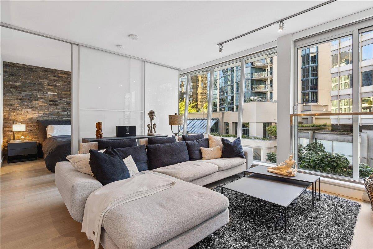 1477 W Pender ST #402, Vancouver, BC V6G 2S3