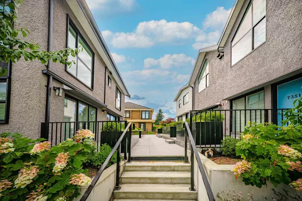 Vancouver, BC V6P 0B3,7353 Oak ST