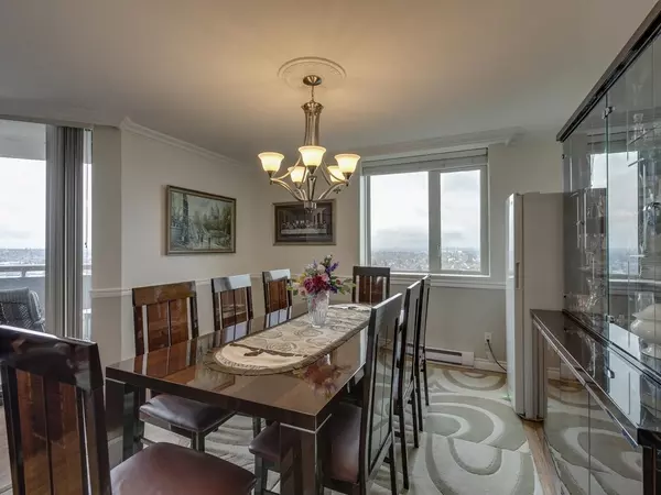 Burnaby, BC V5C 6C7,3920 Hastings ST #902