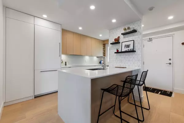 Vancouver, BC V6E 4E1,1350 Comox ST #301