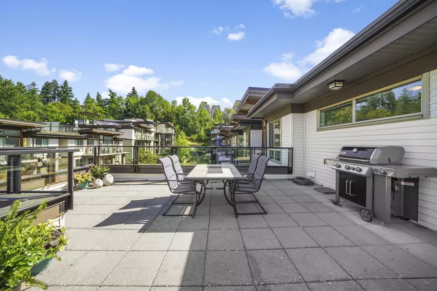 7428 Byrnepark WALK #401, Burnaby, BC V3N 0B4