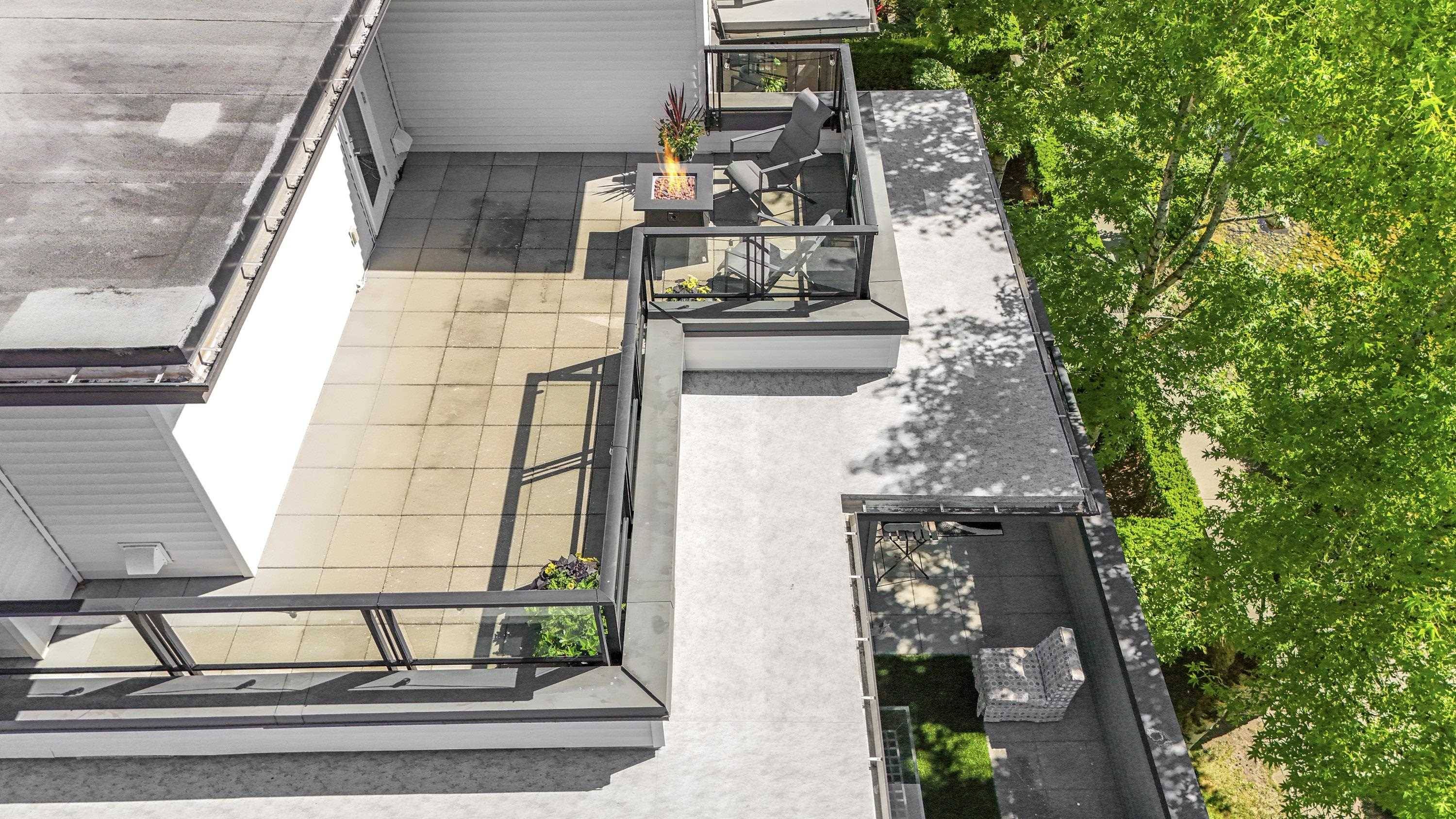 Burnaby, BC V3N 0B4,7428 Byrnepark WALK #401
