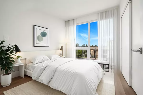 White Rock, BC V4B 0C2,1500 Martin ST #804