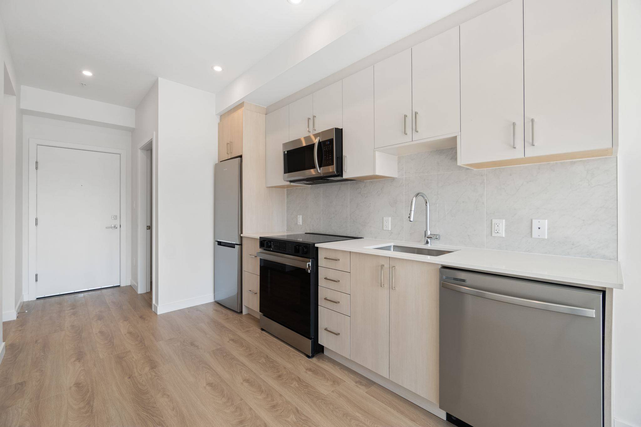 Surrey, BC V3T 0T8,13838 108 AVE #W412