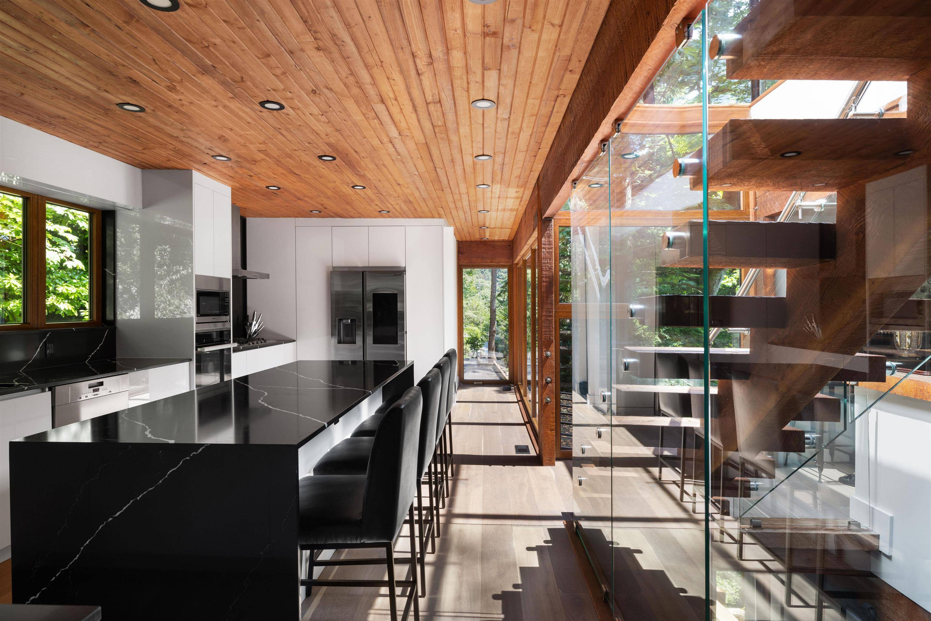 West Vancouver, BC V7W 2T4,6915 Marine DR