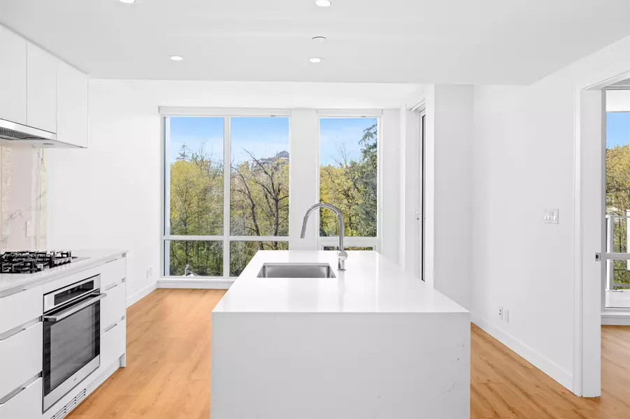 1500 Fern ST #618, North Vancouver, BC V7J 0E6