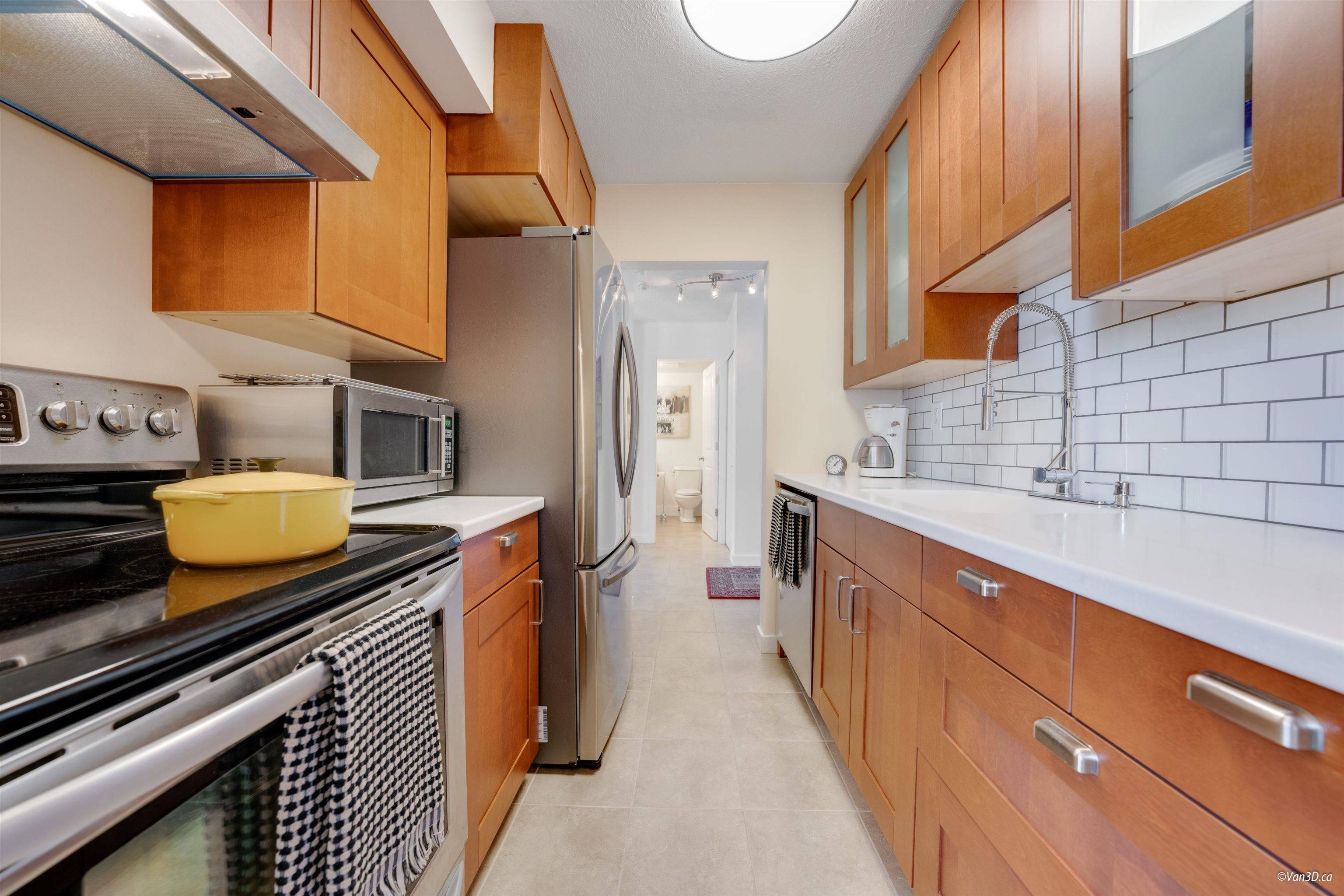 Vancouver, BC V6E 1G8,1127 Barclay ST #704