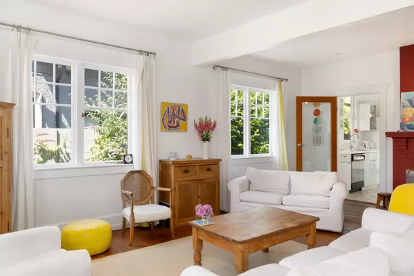 West Vancouver, BC V7V 2H9,2433 Mathers AVE