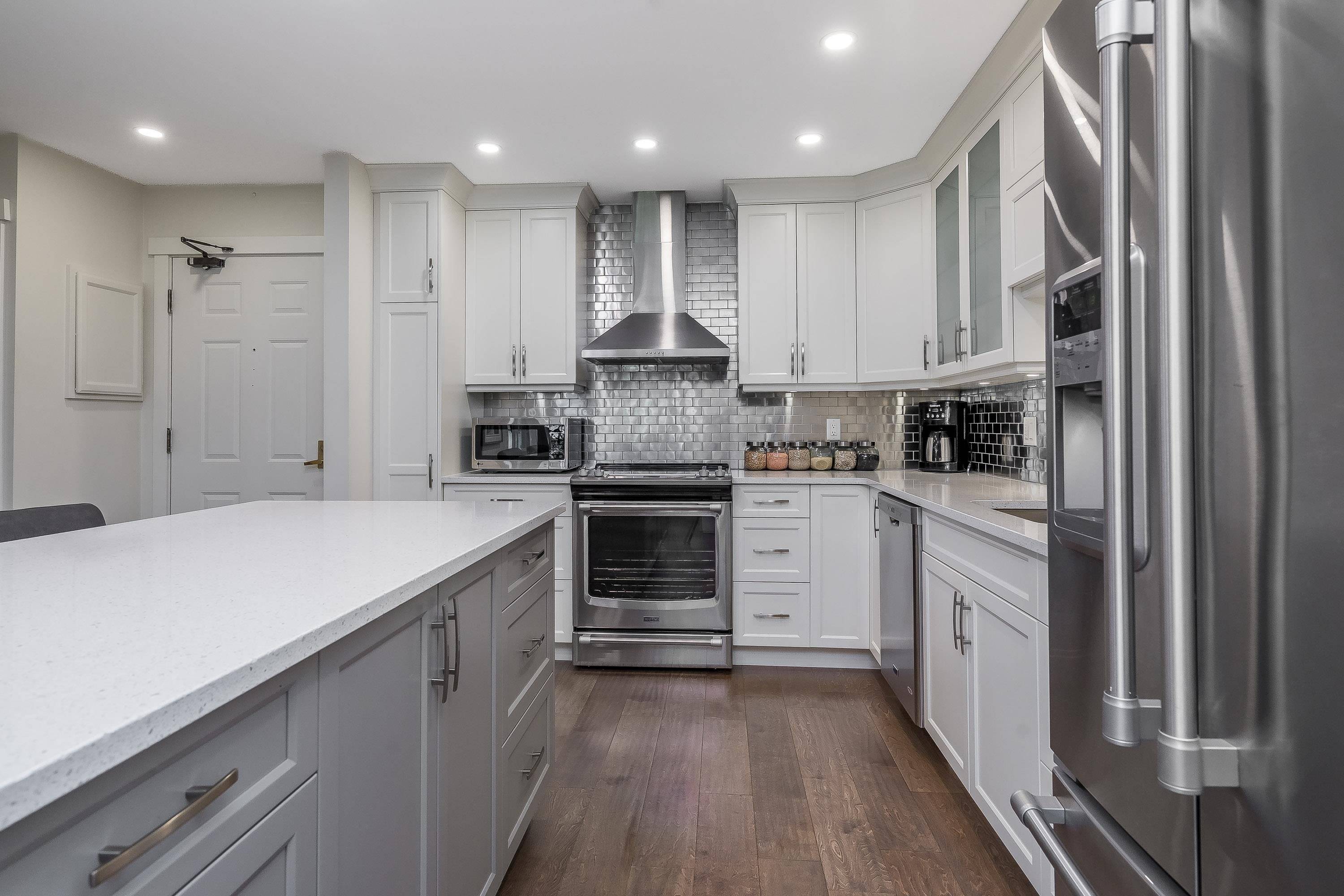 White Rock, BC V4B 5G6,1350 Vidal ST #614