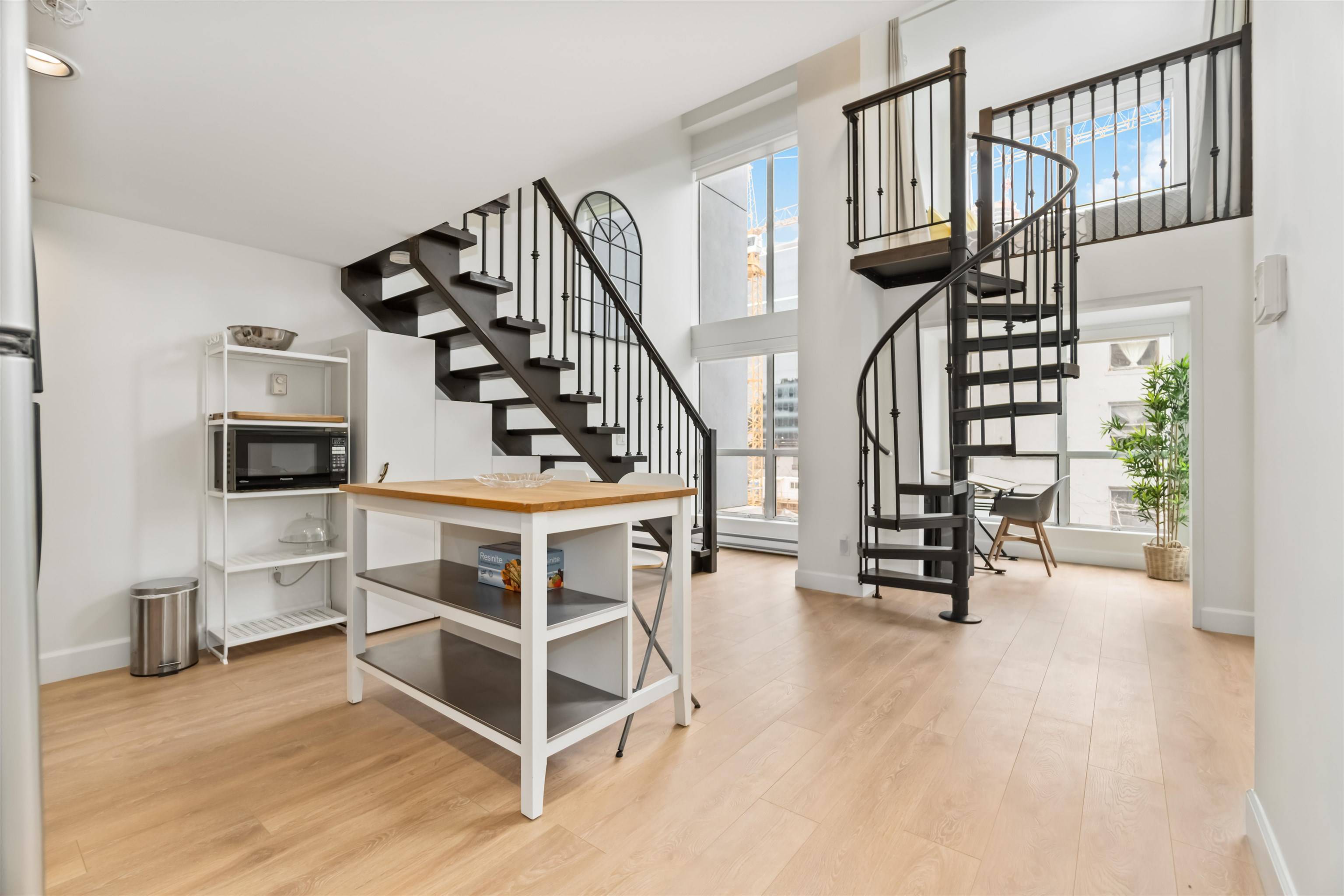 933 Seymour ST #301, Vancouver, BC V6B 6L6