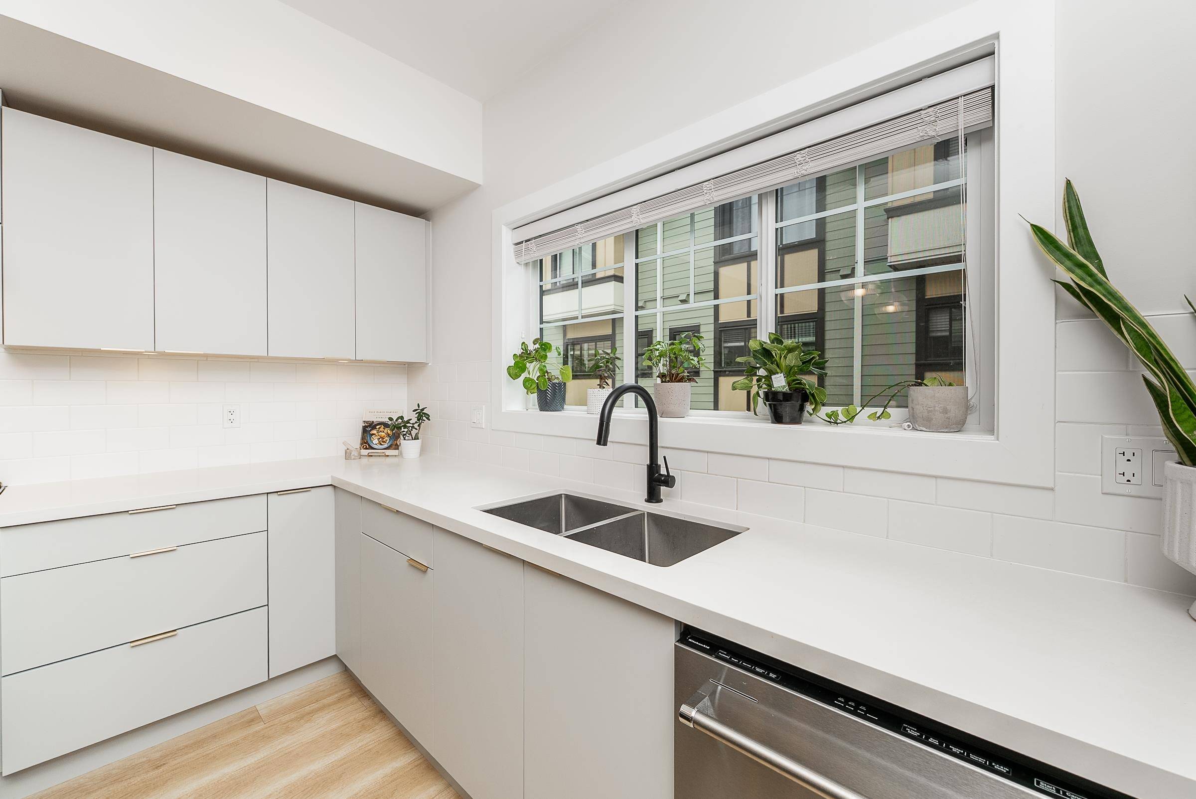 Port Moody, BC V3H 0M6,80 Elgin ST #202