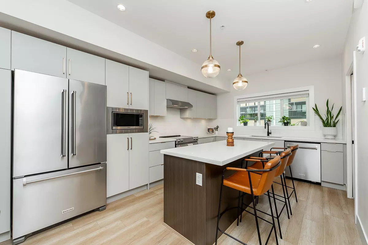 Port Moody, BC V3H 0M6,80 Elgin ST #202
