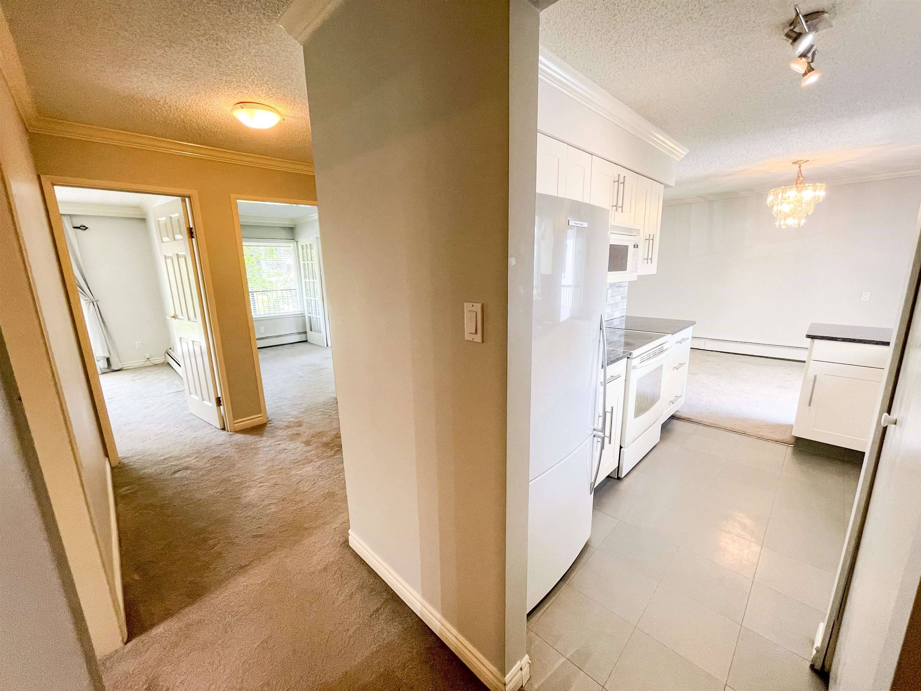 White Rock, BC V4B 3W6,1351 Martin ST #206