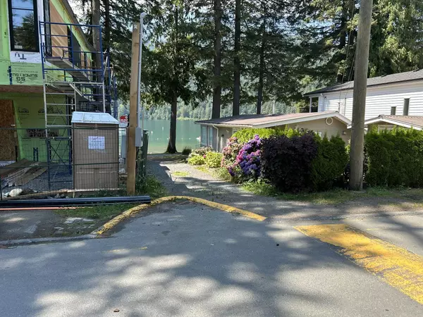 Cultus Lake, BC V2R 4Z3,259 1st AVE