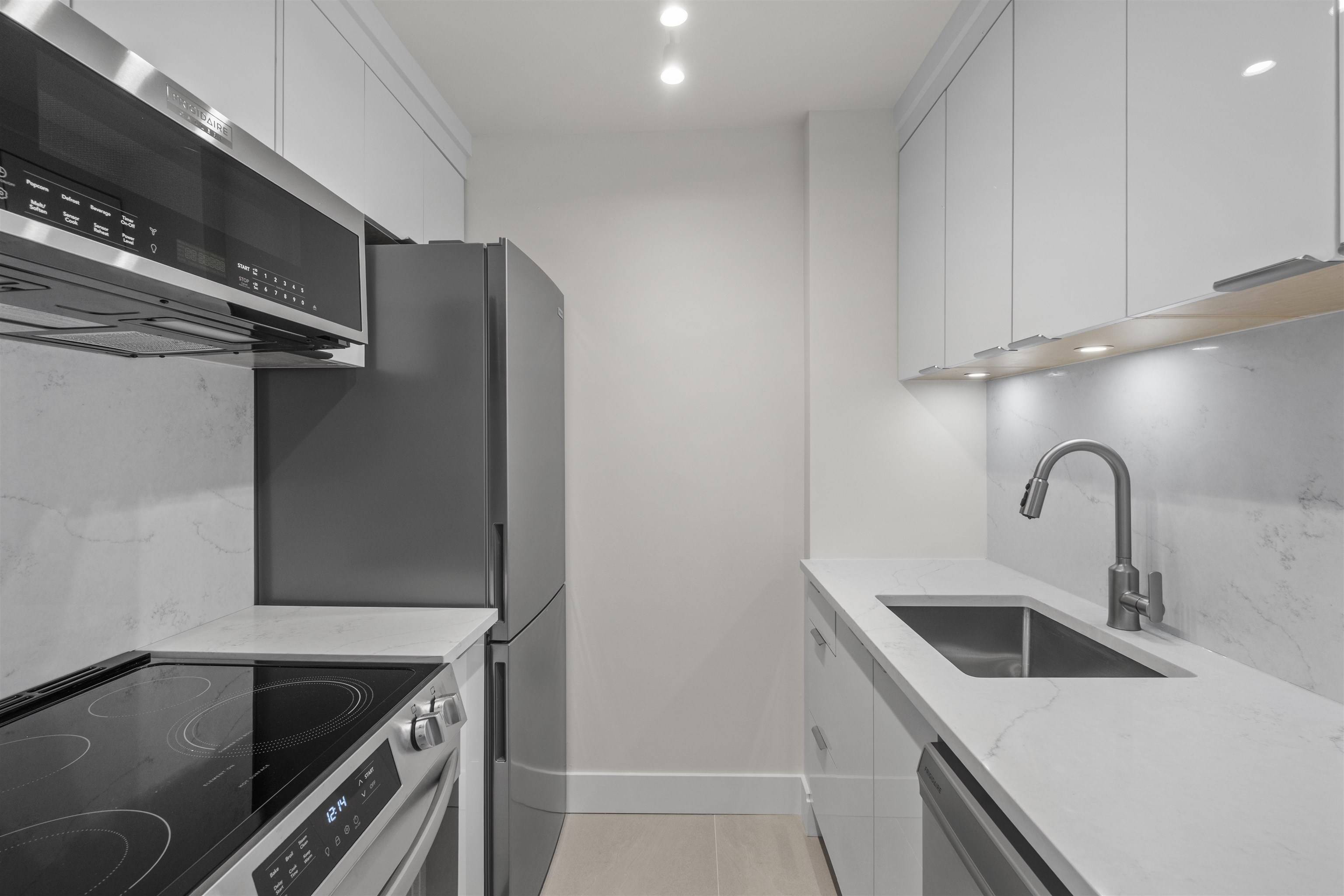 West Vancouver, BC V7V 1C3,2150 Bellevue AVE #403