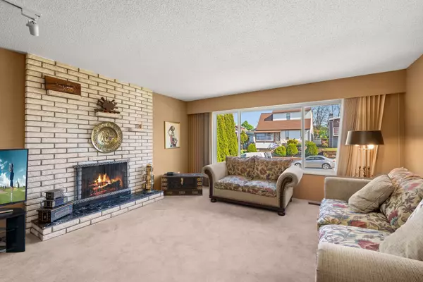 Burnaby, BC V3N 4E7,8915 Monroe AVE