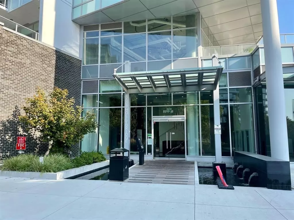 Richmond, BC V7C 0C7,5508 Hollybridge WAY #604