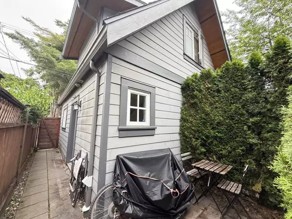 3311 W 12th AVE, Vancouver, BC V6R 2M8