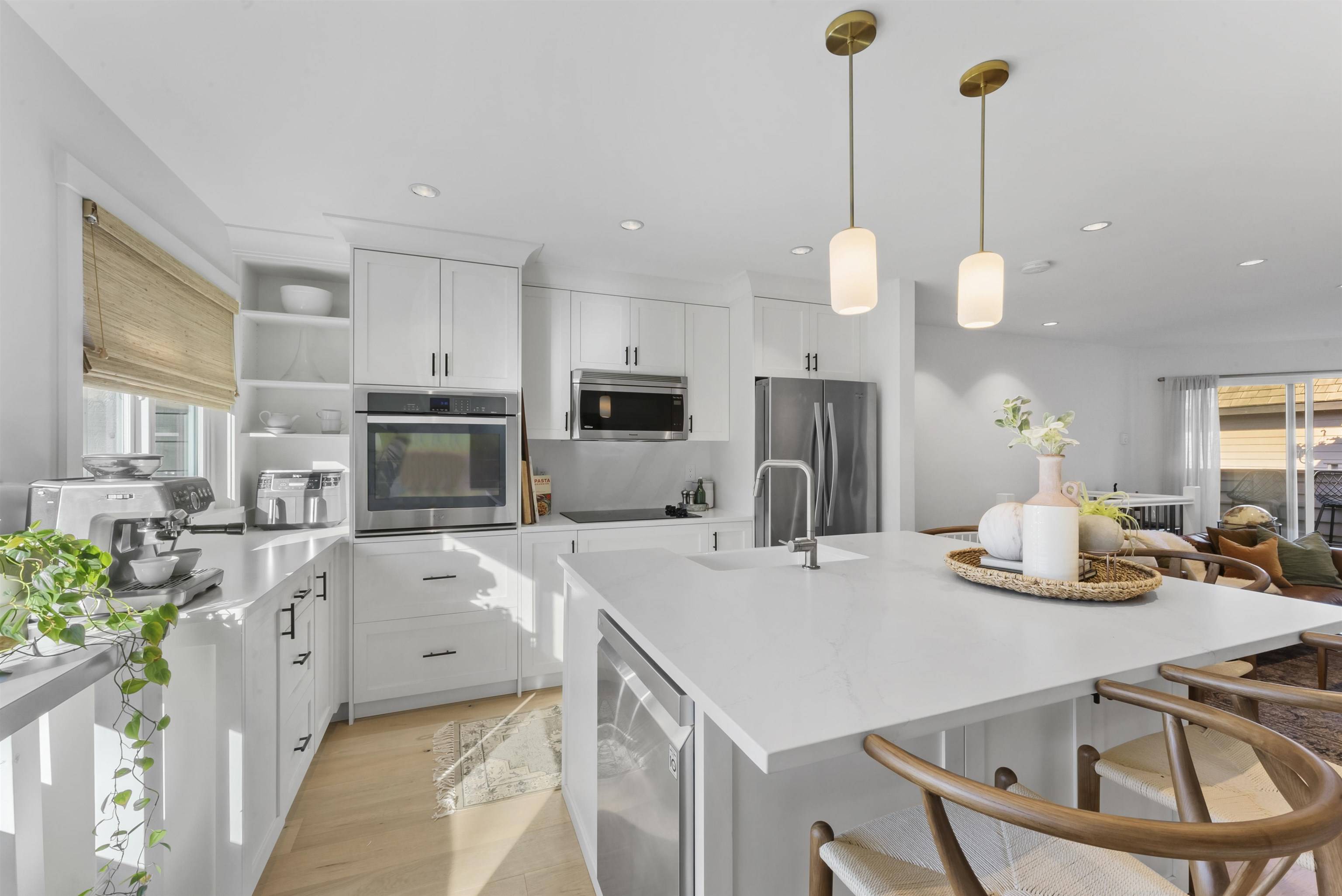 1286 W 6th AVE, Vancouver, BC V6H 1A5