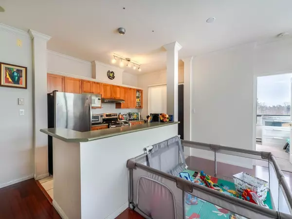 Burnaby, BC V3N 5B7,6837 Station Hill DR #903
