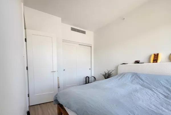 2311 Beta AVE #2105 Burnaby, BC V5C 0M1