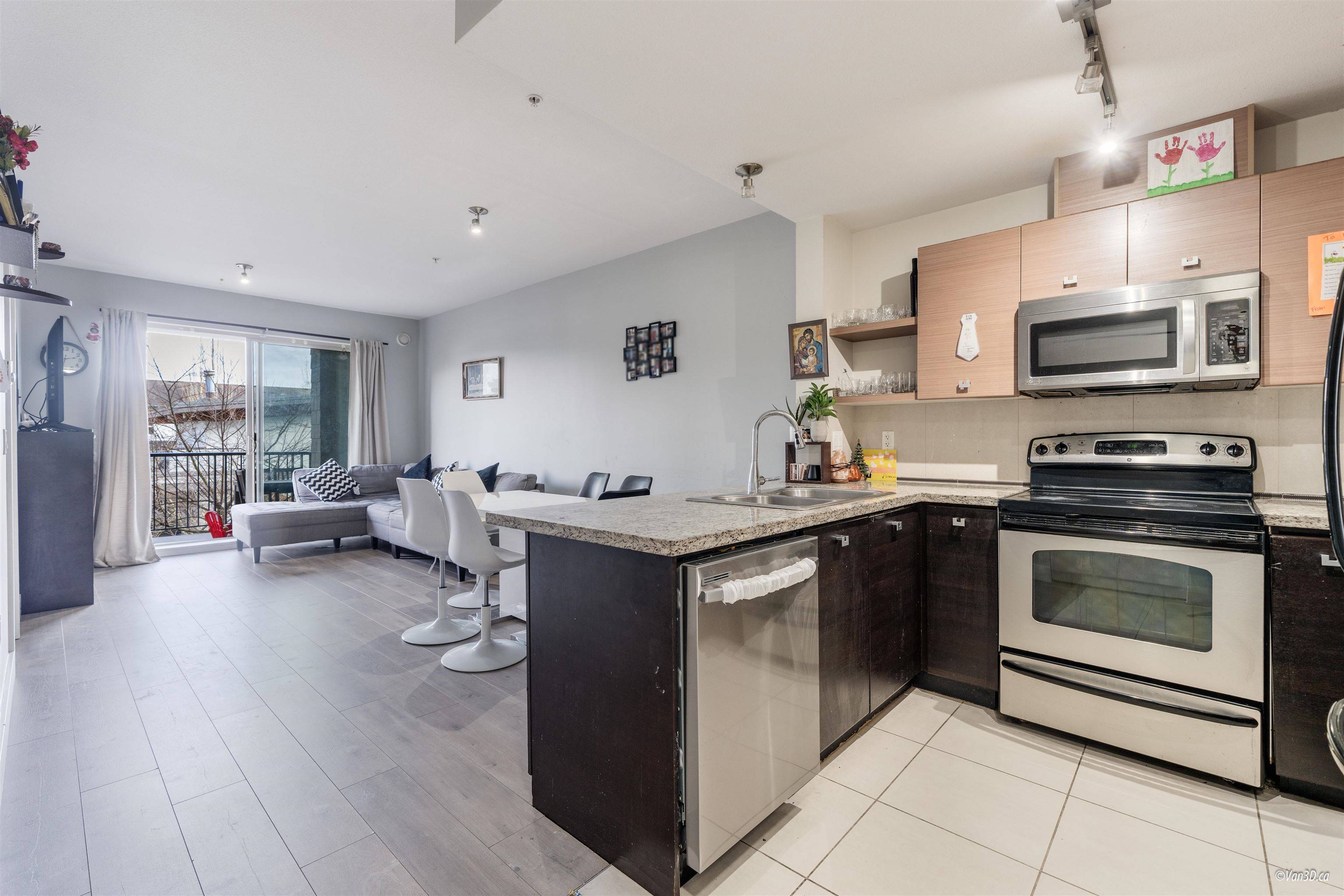Surrey, BC V3W 1T7,6628 120 ST #224