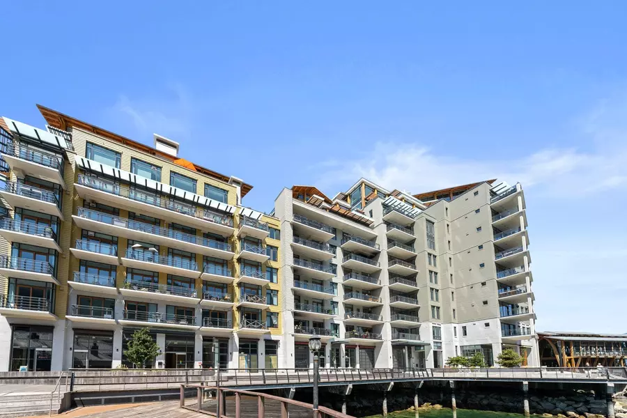 6707 Nelson AVE #309, West Vancouver, BC V7W 0A4