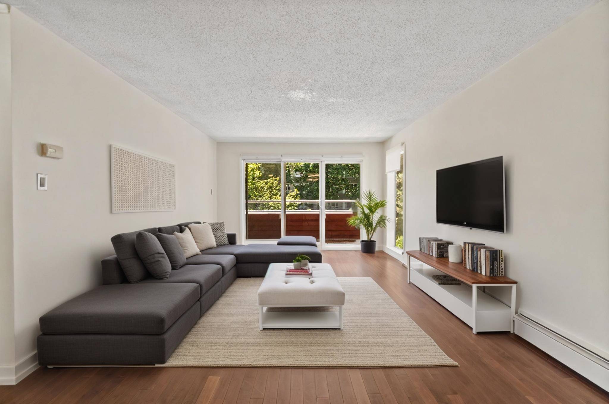North Vancouver, BC V7M 1B4,250 W 1st ST