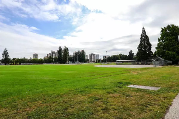 New Westminster, BC V3M 4J8,723 Twelfth ST #101