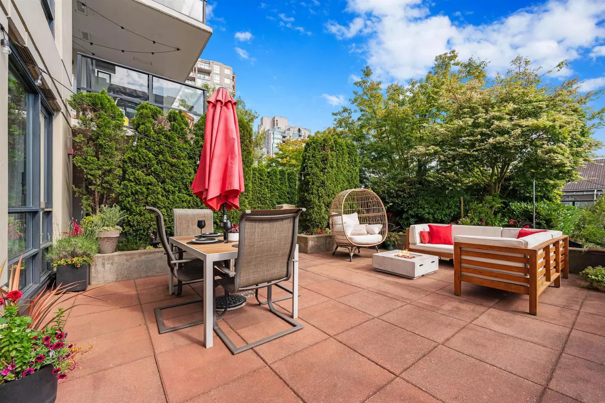 New Westminster, BC V3M 0B6,1 Renaissance SQ #405