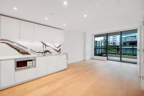 North Vancouver, BC V7L 0J8,135 E 13th ST #412