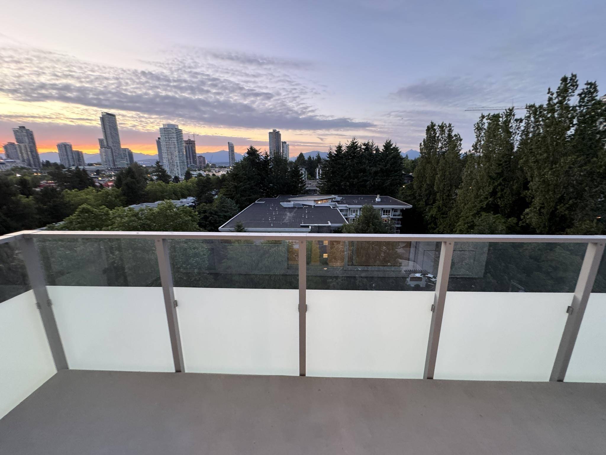 13778 100 AVE #1002, Surrey, BC V3T 0V3