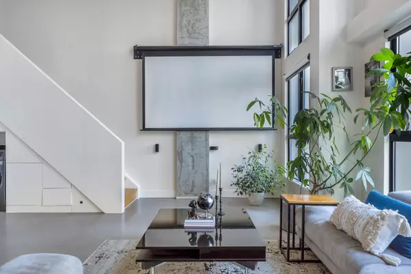 Vancouver, BC V6B 6J3,1238 Seymour ST #313