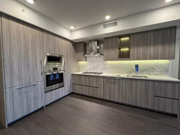 13778 100 AVE #1904, Surrey, BC V3T 0V3