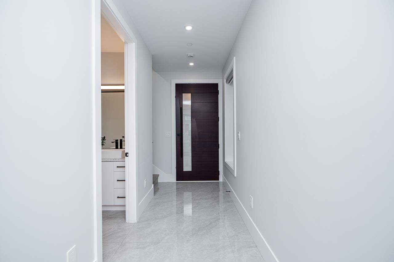 Vancouver, BC V5P 1C7,1905 E 36th AVE #2
