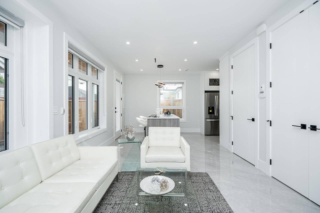 Vancouver, BC V5P 1C7,1905 E 36th AVE #2